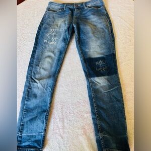 Jealous 21 skinny jean w/“make it happen and the best is yet to come” patches